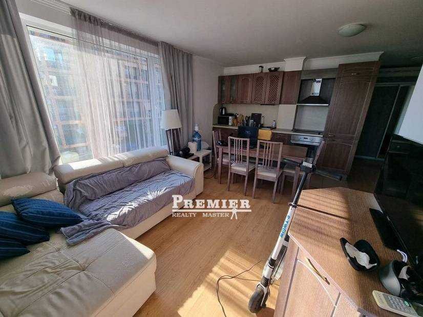 Продава се апартамент с 2 спални, 2 бани и 2 балкона.