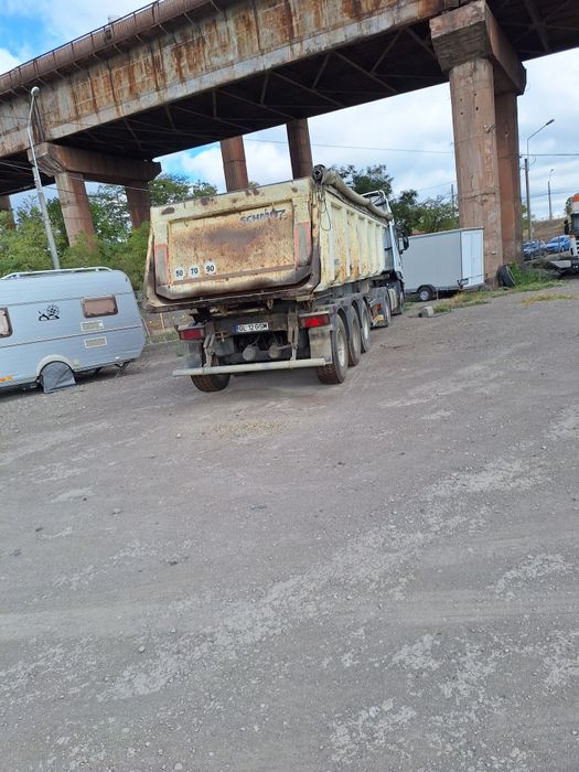 Vand 2 semiremorci marca Schmitz