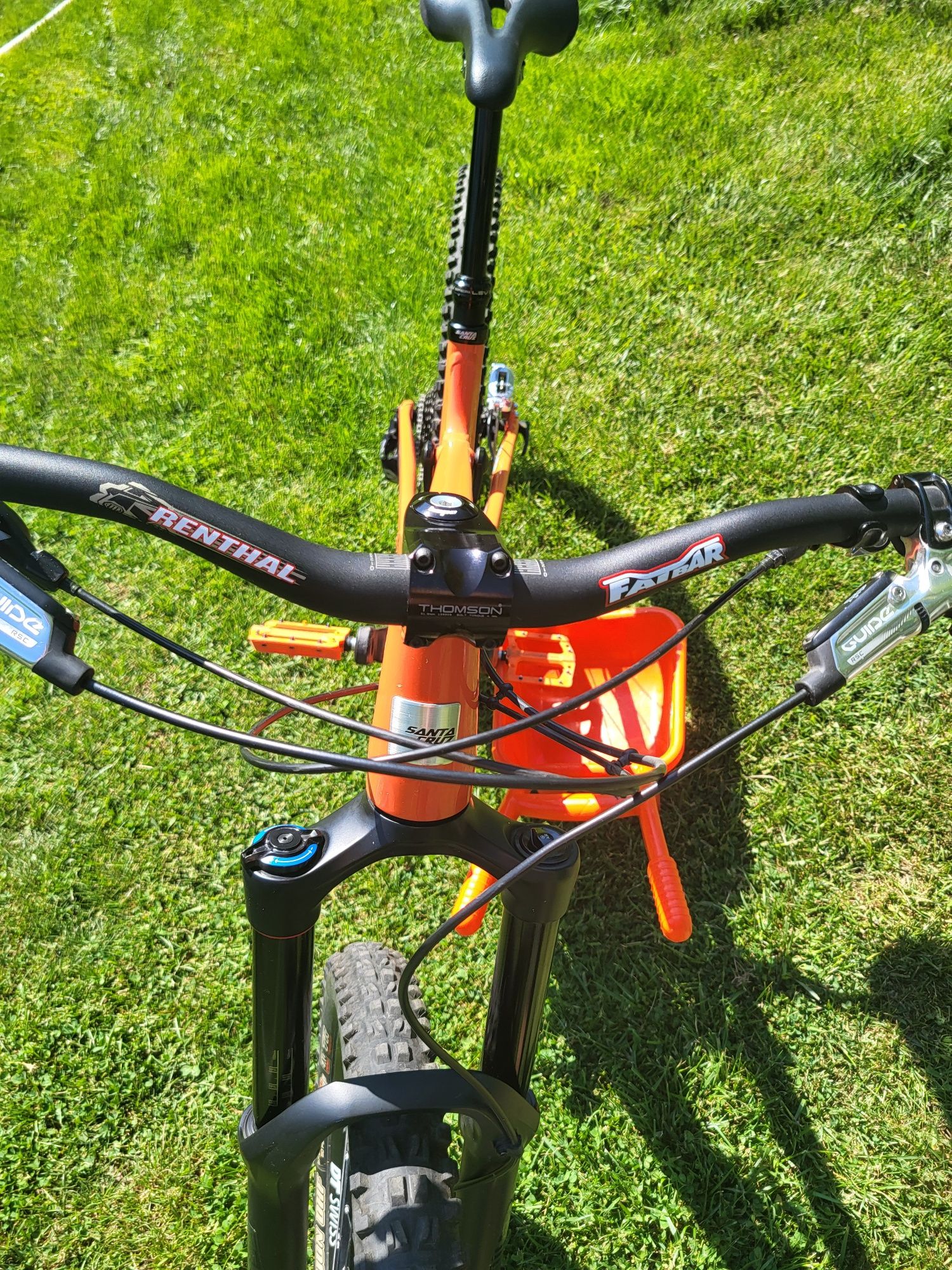Vând bicicleta Santa Cruz Nomad AL , mărimea M , 27.5 , culoare porto