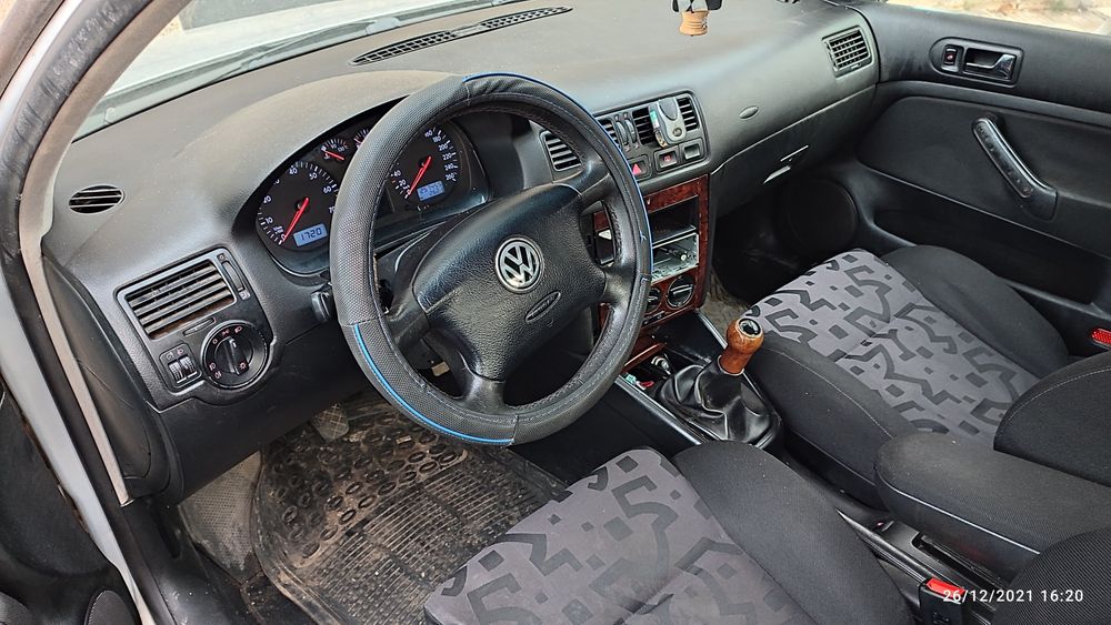 Vw Bora 1.6 SR 101k. На Части Перфектен Мотор скорости