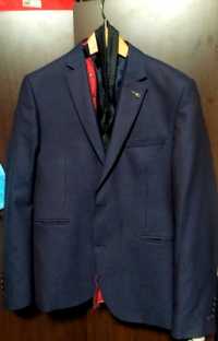 Костюм за абитурент , запазен, елек, риза и вратовръзка