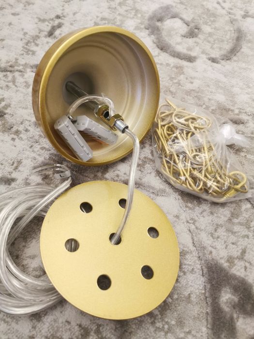 Candelabru cu 6 becuri auriu