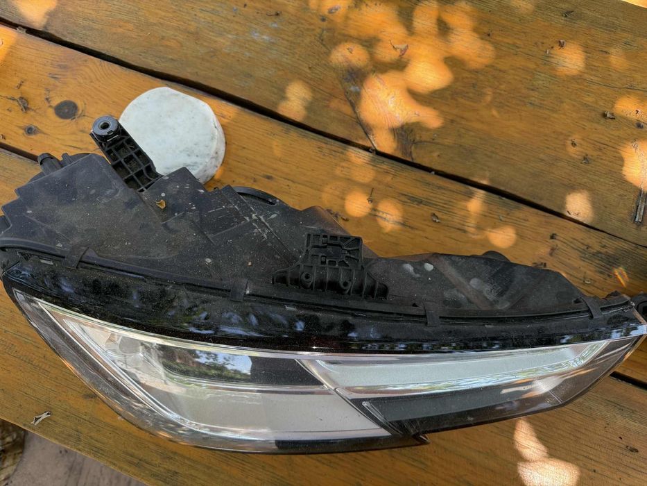 Кеснонов фар за ауди а4 б9