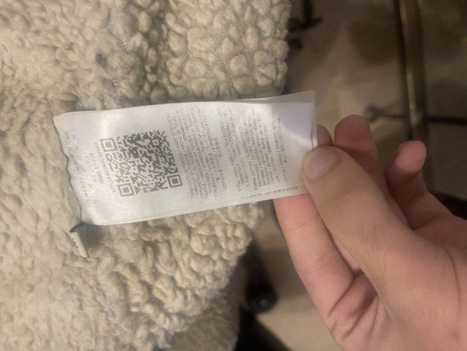 Geaca Guess originala negociabil