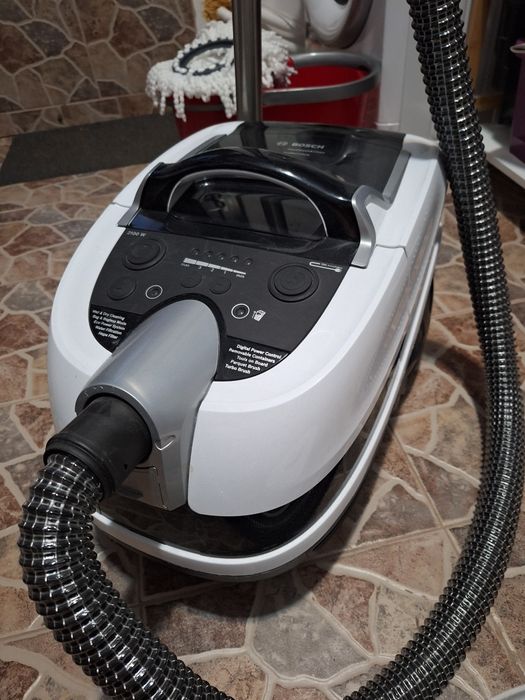 Aspirator cu spalare Bosch BWD421PRO, 2100 W, Filtru Hepa, Perii Turbo