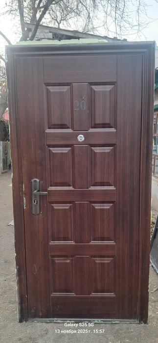 Продам металлическую дверь.