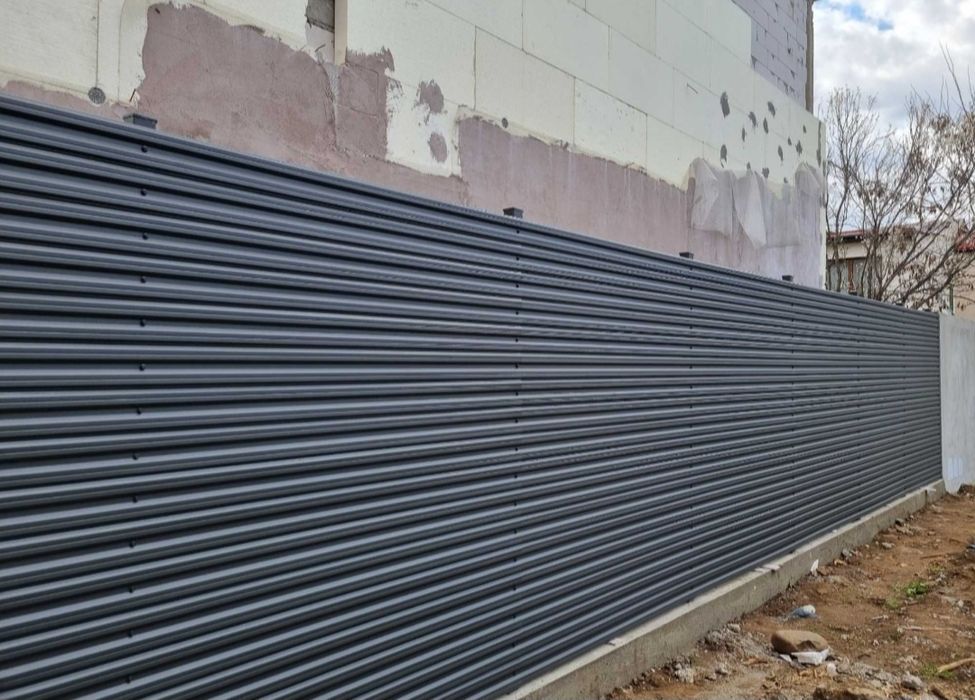 Construim garduri și porți la comanda clientului