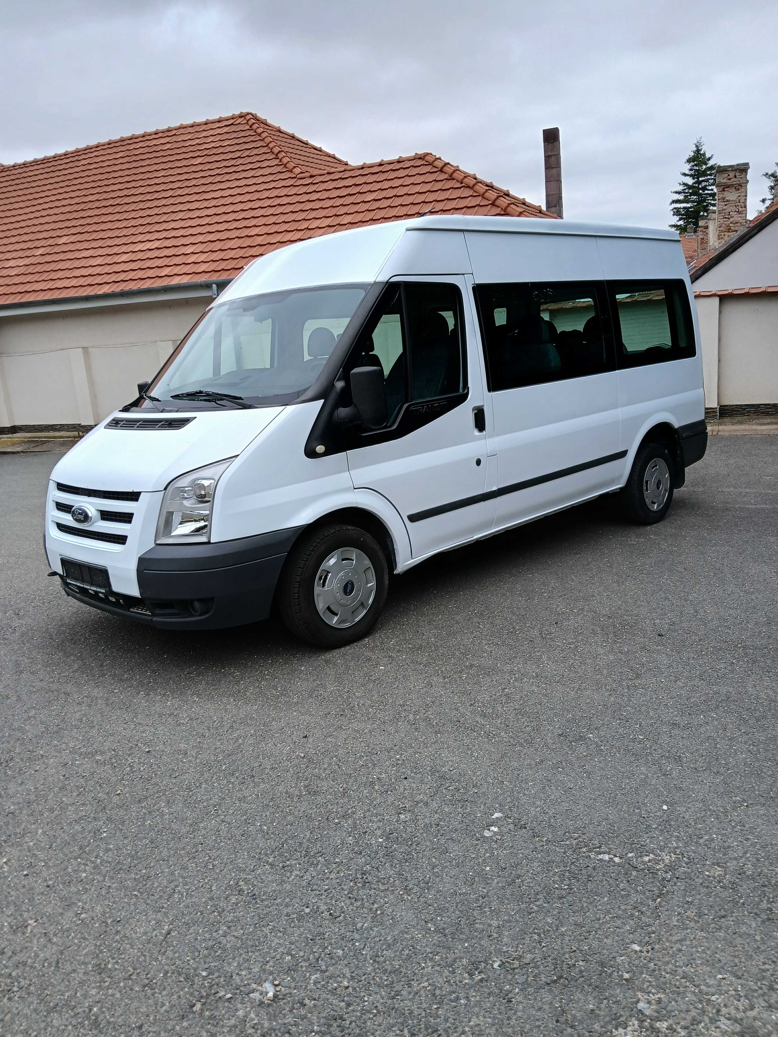 Ford Transit 2011 cu AC  8+1