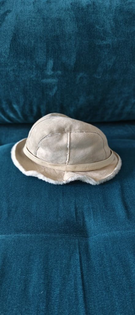 Vând pălărie blană miel Versace
