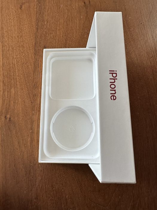 Cutie  telefon iphone 11 Red, 128 Gb