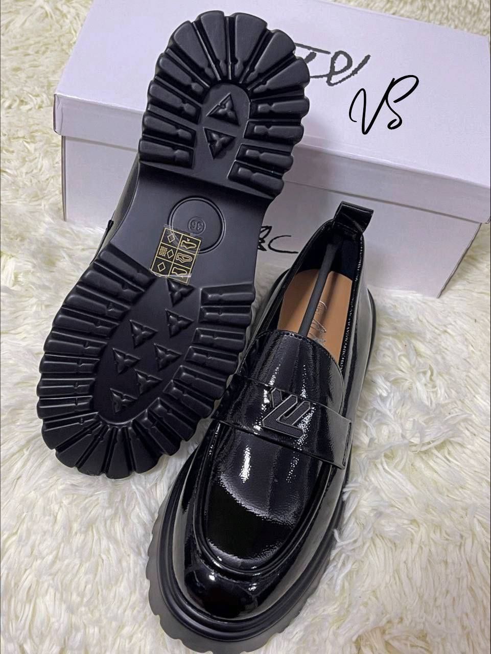 Pantofi damă 2/1 , Valentino + LV ,foarte ușori ,mărimile potrivescc