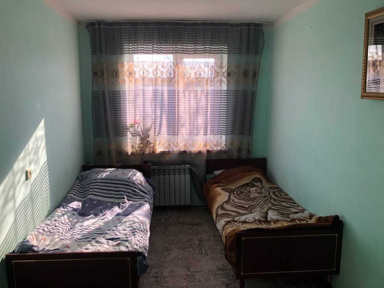 Продаю в 3 ом микрорайоне 2 этаж. 3 х комнатный кв.