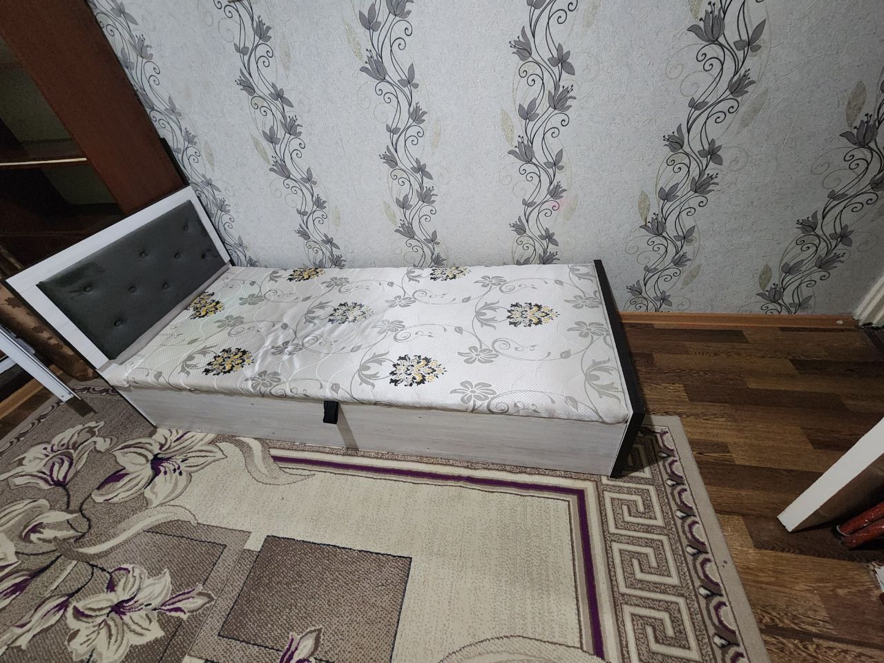 Однаспальная кроват