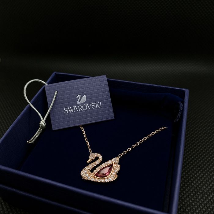 Lant Swarovski lebădă Red Swans Edition