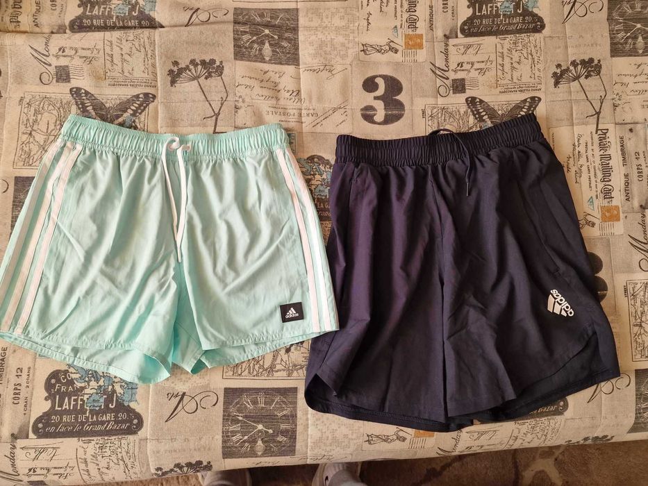 Adidas Спортни шорти 3-Stripes CLX IS2056 Електриков Regular Fit