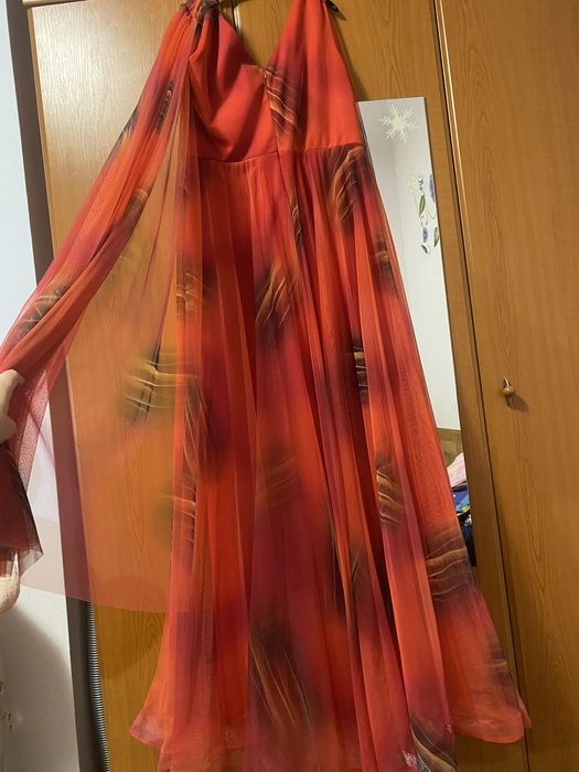 Rochie lunga cu maneci fluture