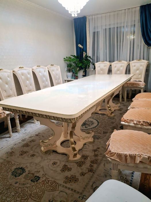 Стол обеденный белый