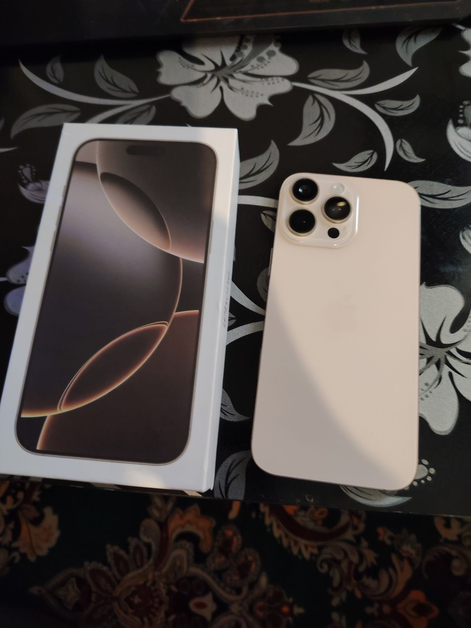 Ipone 16 pro max 1 t pachka ishlatilmagan hali  200$ birga bir