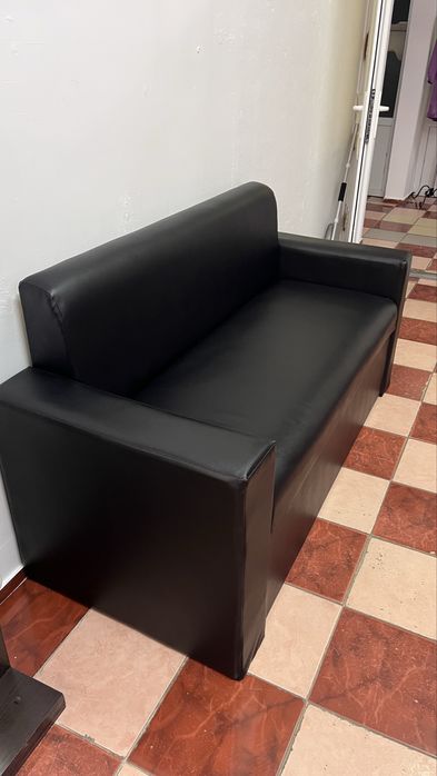 Продам кожаный диван, в отлчном состоянии, с низу с ящиком