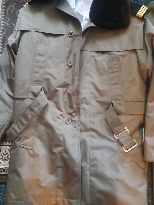 Vand haine militare pentru oras si gala.