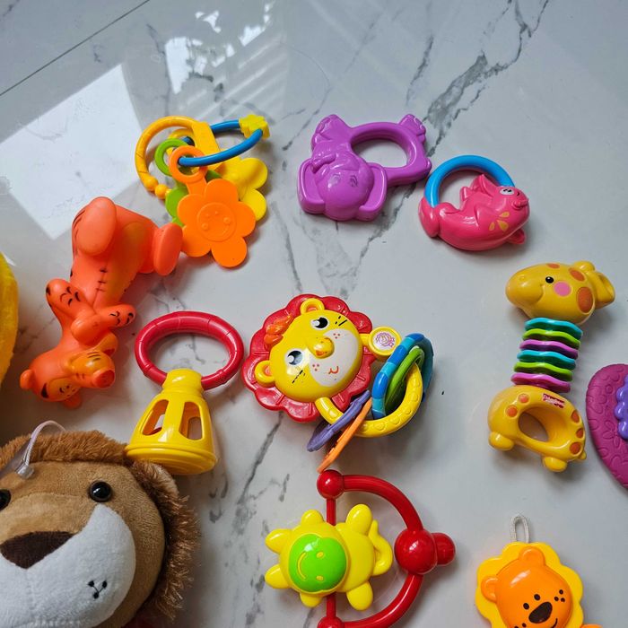 Лот играчки дрънкалки и гризалки