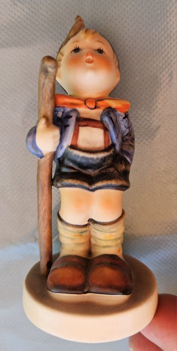 Goebel Hummel порцеланова фигура Little Hiker, 16 2/0, 1973 г.
