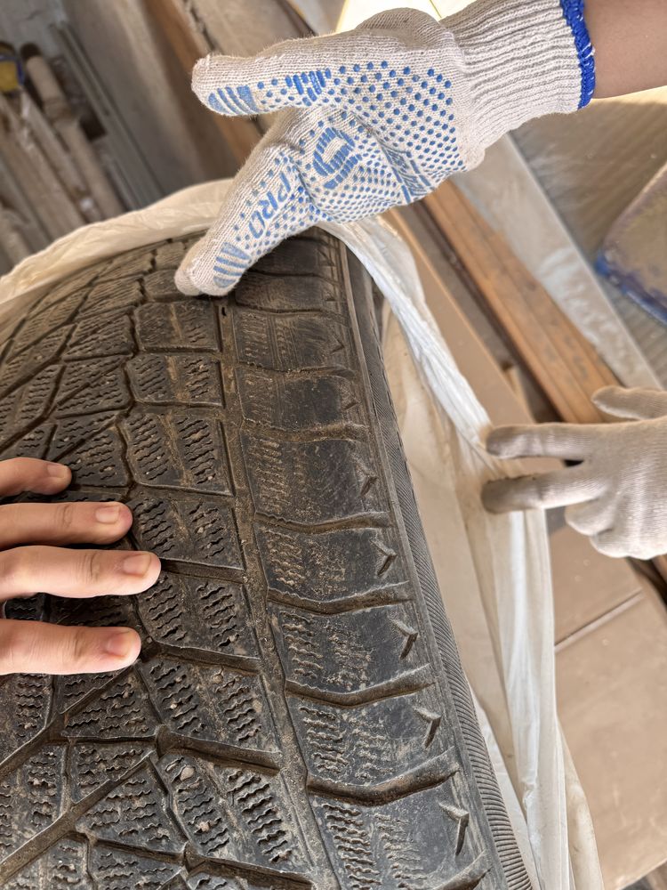 Продается шины зимние 285/50r20