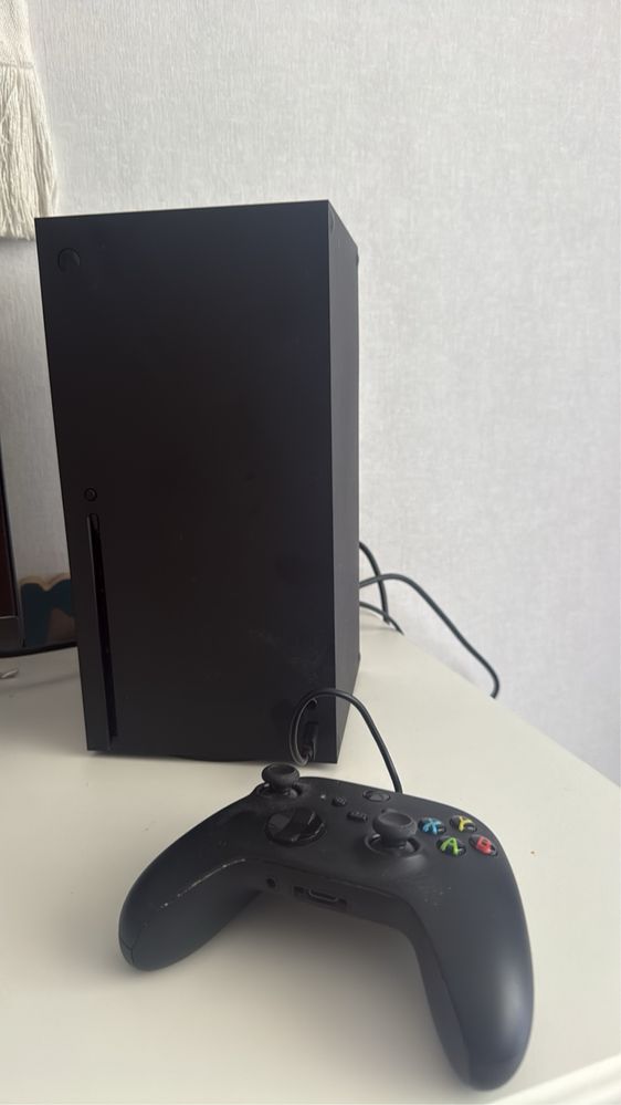 Xbox Series X с контролер