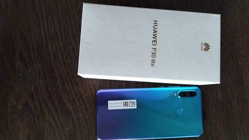 Продаю телефон HUAWEI PI30 Lait