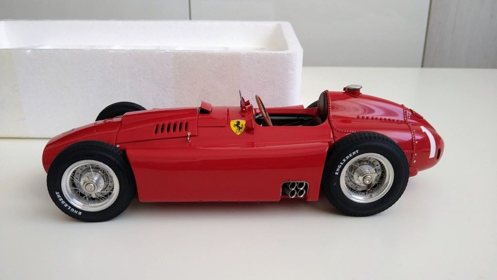 Machetă Ferrari D50 Fangio #1 CMC 1/18