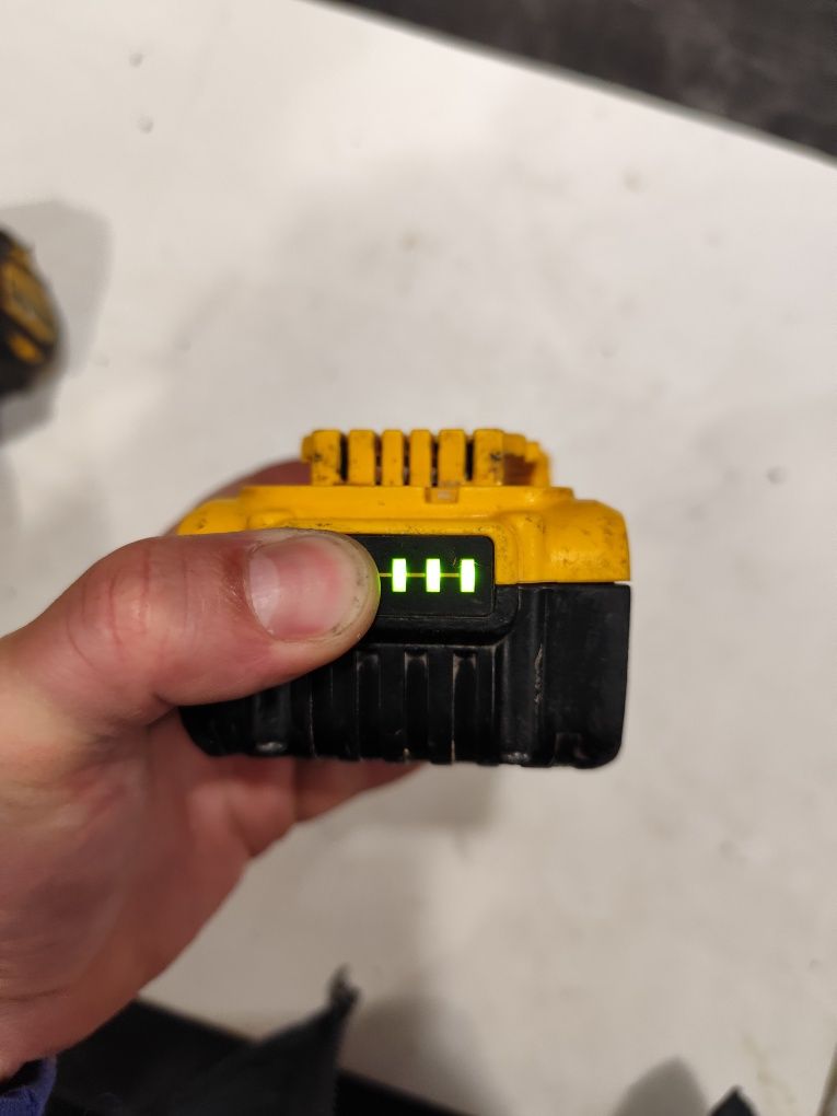 Топ безчетков акумулаторен удърен винтоверт Девалт DeWALT DCD996 + 5Ah