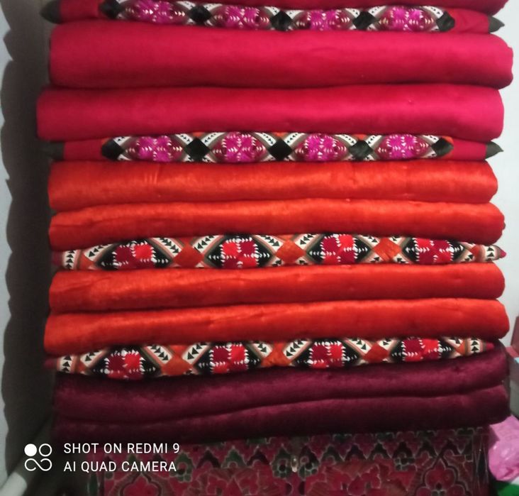 Kurpa va yostiqlar sotiladi