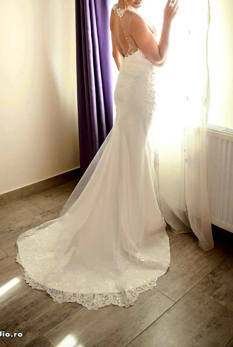 Vând rochie mireasa ,stil sirena,culoare ivory, marimea 38