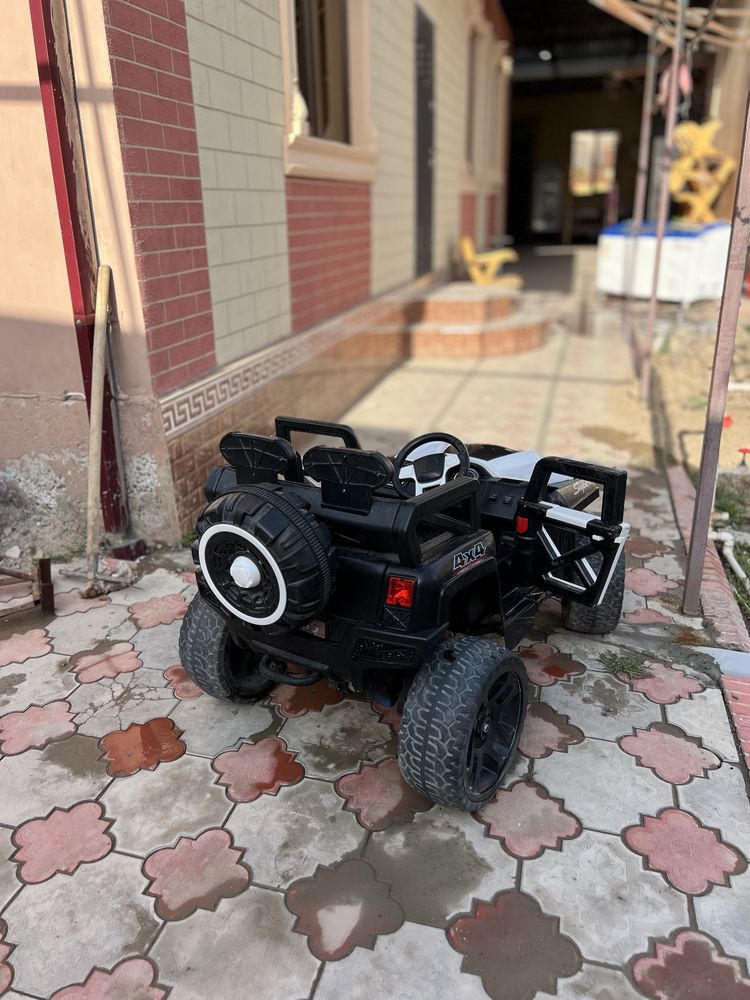 Detskiy elektromobil
