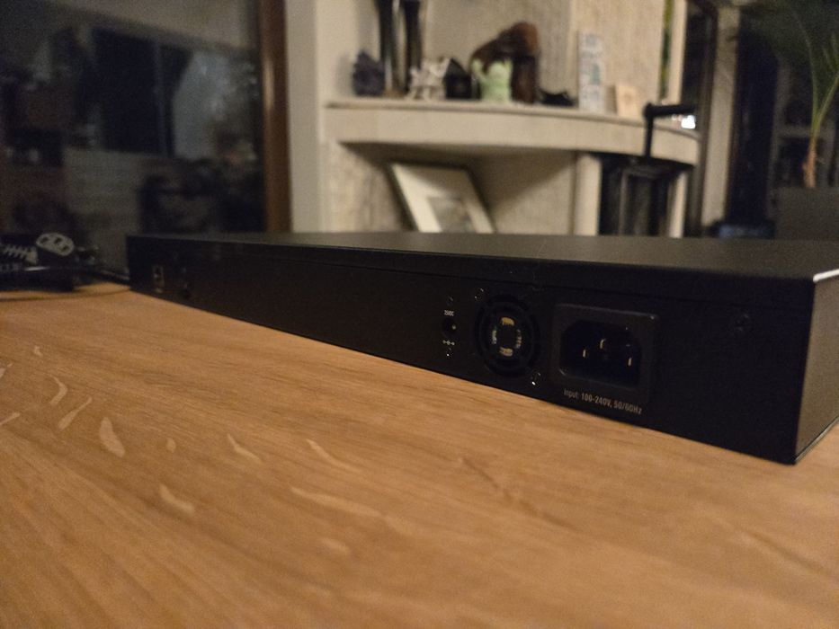 Ubiquiti EdgeSwitch 48 Lite (ES-48-LITE) • 48×GbE, 2×SFP+ 10G + 2×SFP