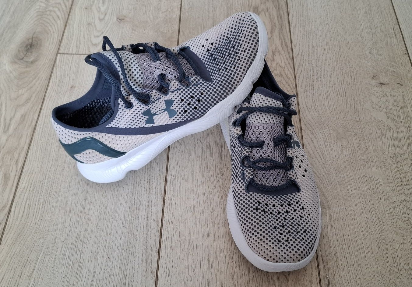 UNDER ARMOUR Дамски маратонки-номер 38