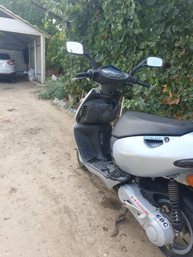 Vând aprilia sonic