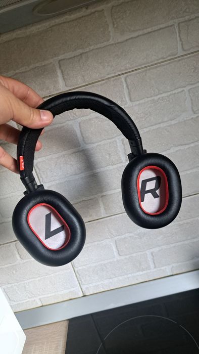 Casti Plantronics Voyager 8200 UC