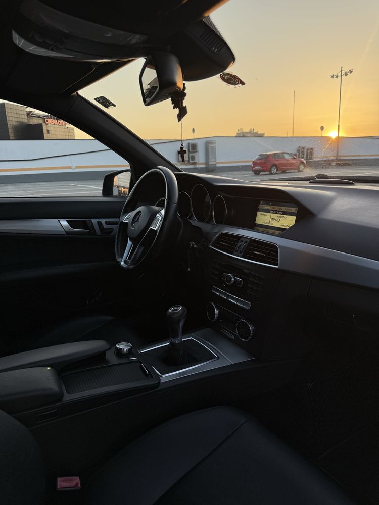 Mercedes-Benz C200 W204 1.8 CGI 184 CP Facelift Pachet AMG