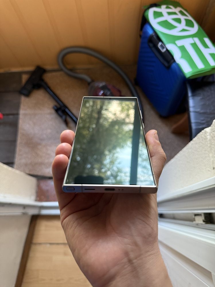 Samsung Galaxy S24 Ultra в отличном состоянии