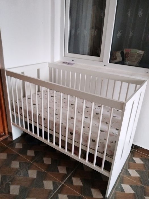 Pătuț de copii aproape nou