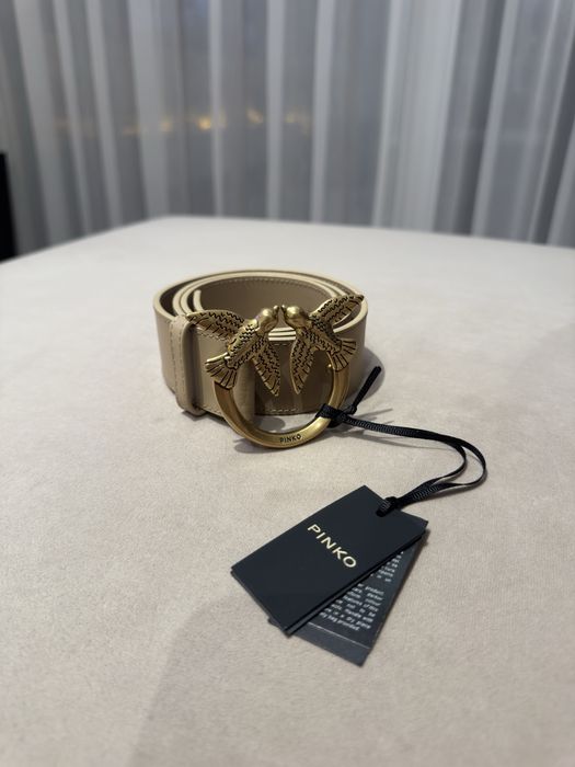 Кожен колан на марката Pinko.