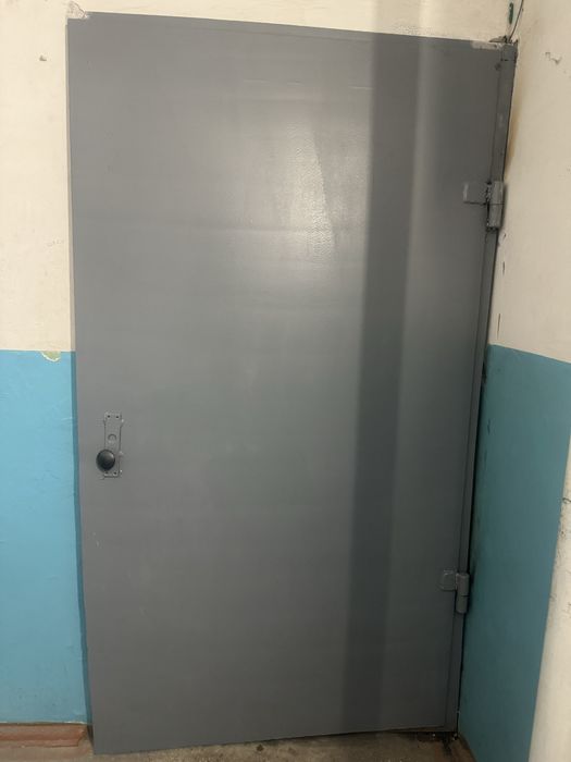 Продам железную дверь