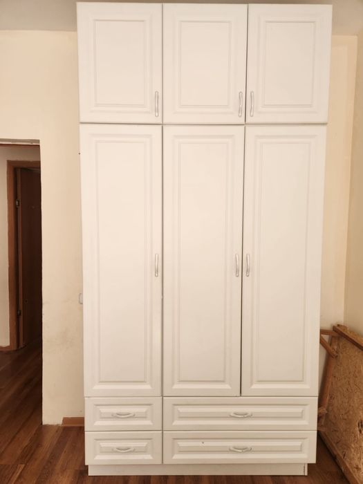 Белый шкаф почти как новый