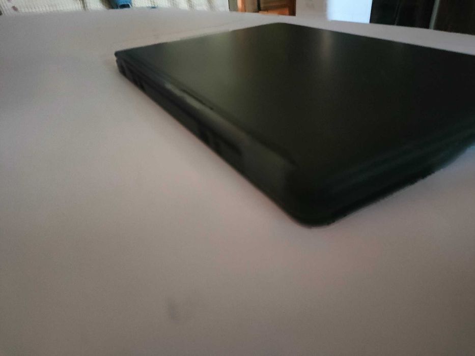 Лаптоп dell latitude e7250 i5/ssd/4 гб здрава батерия