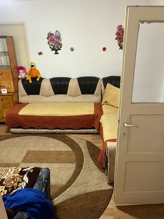 Închiriez Ap 3 camere