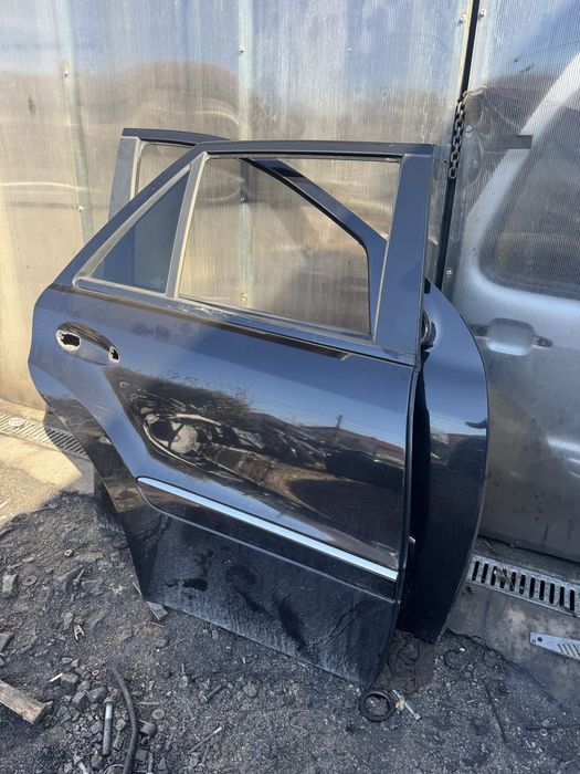 Задна дясна врата за Mercedes ML W164 цвят 197