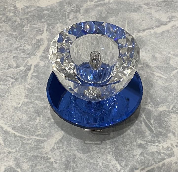 Продам точечные лампы вместе с лампочками