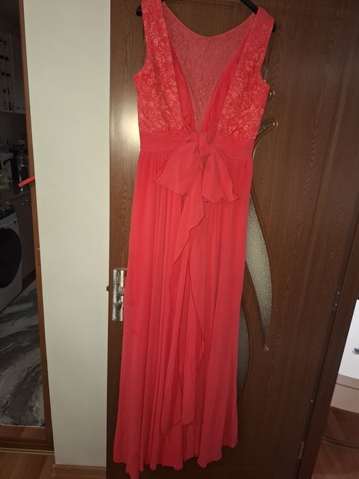 Rochie de seara cu un croi deosebit