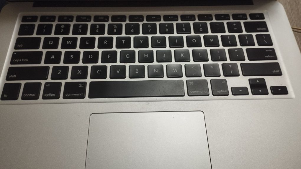 MacBook Air 13 inch Earli 2015g